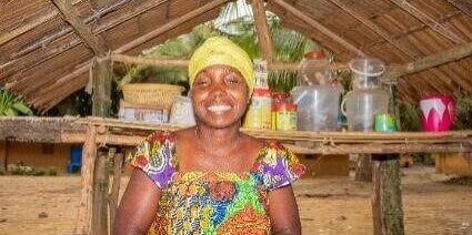 Angèle Longeza in the store in Ilinga she was able to open thanks to the training and subsequent earnings. 